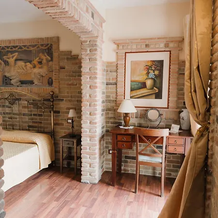 Отель Il Castello Di 3*