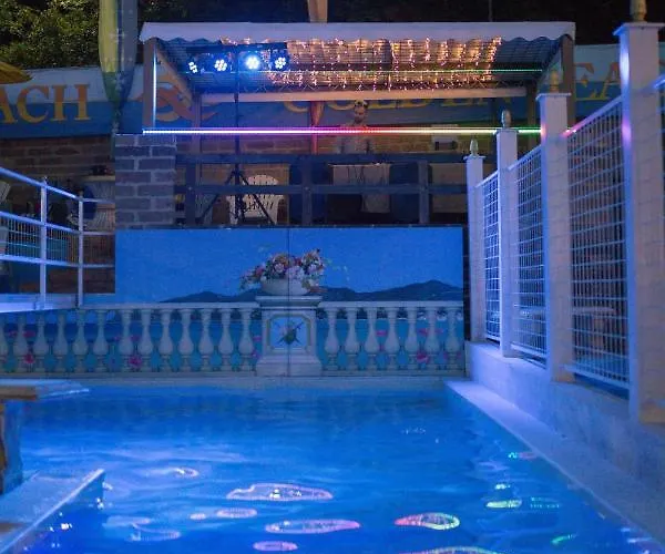 Отель Il Castello Di 3*