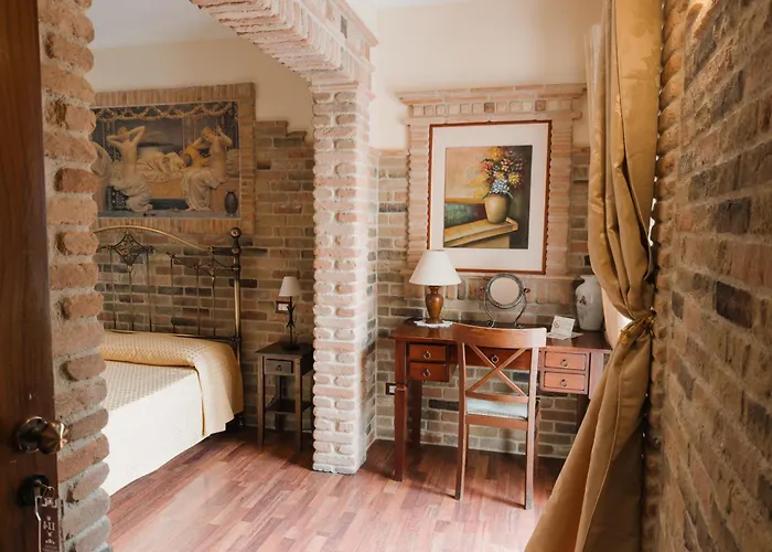 Отель Il Castello Di 3*